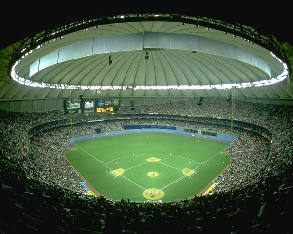 Бейсбольный стадион под куполом