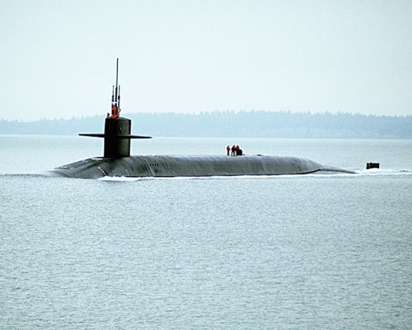 Подводная лодка на поверхности
