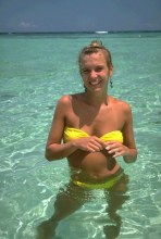 По грудь в прозрачной воде