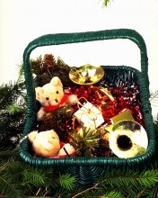 Корзинка с медвежатами и подарками