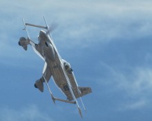 Вертолёт снизу в развороте