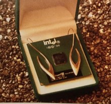Процессор Intel Pentium III в ювелирной коробочке